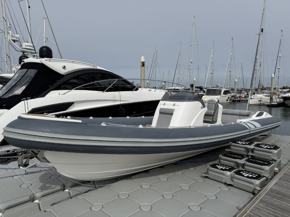 Cobra Nautique 9.7m Inboard, 9.7-199 1 Main