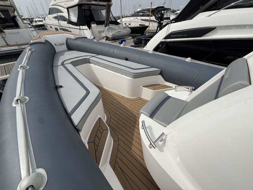 Cobra Nautique 9.7m Inboard, 9.7-199 4