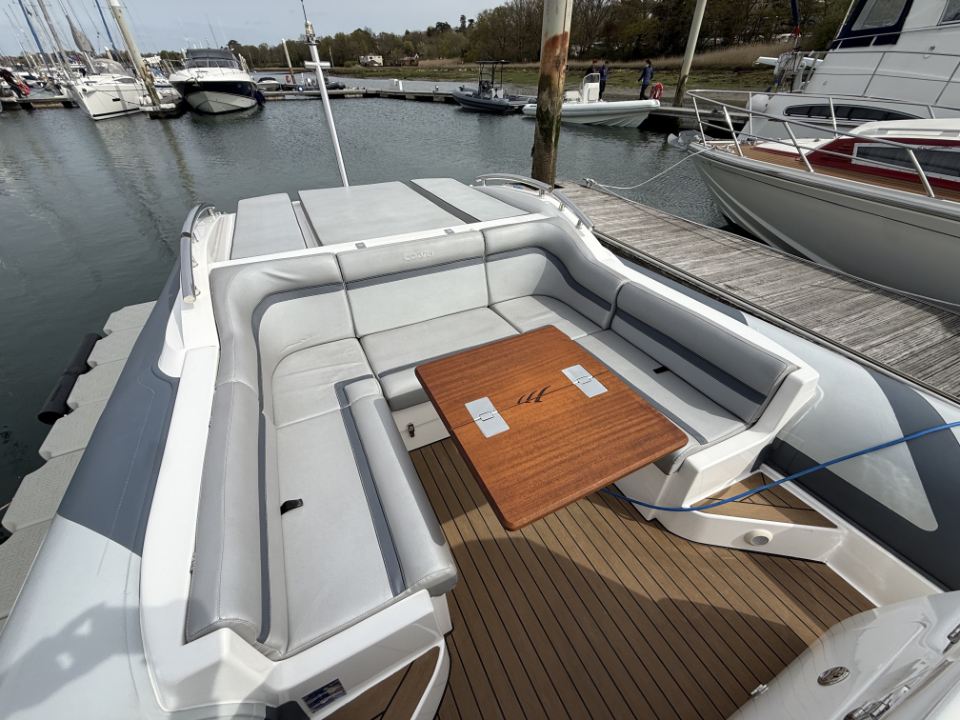 Cobra Nautique 9.7m Inboard, 9.7-199 5