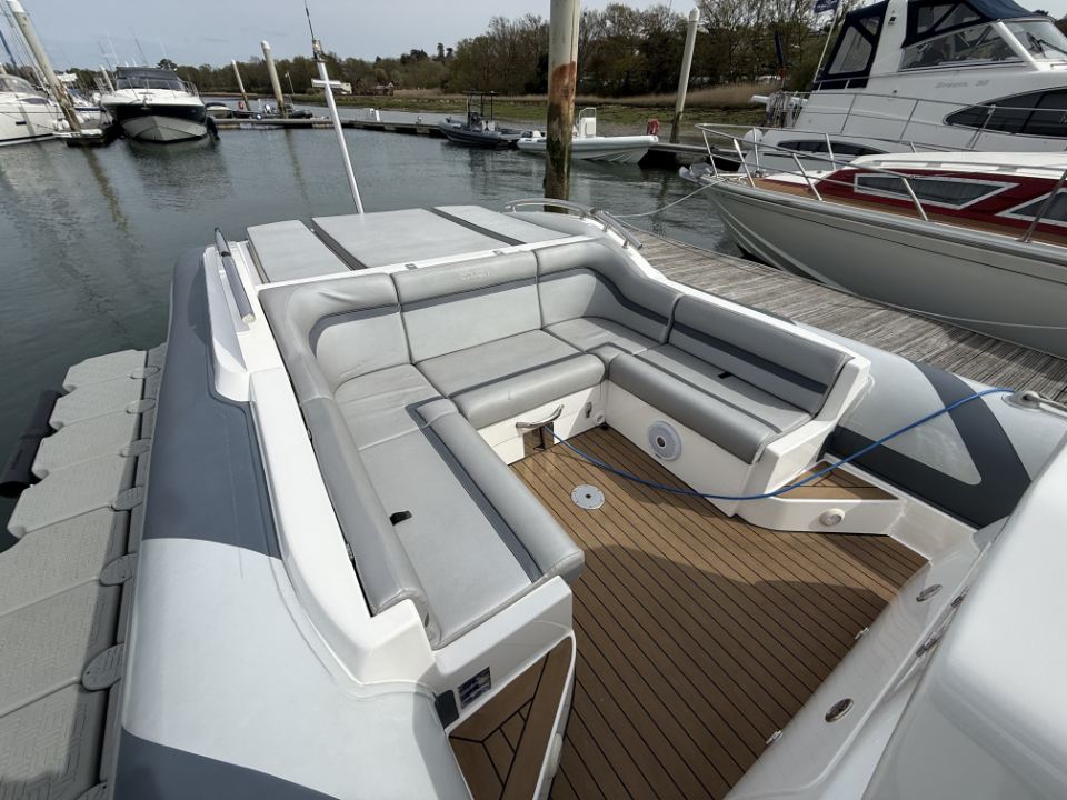 Cobra Nautique 9.7m Inboard, 9.7-199 8