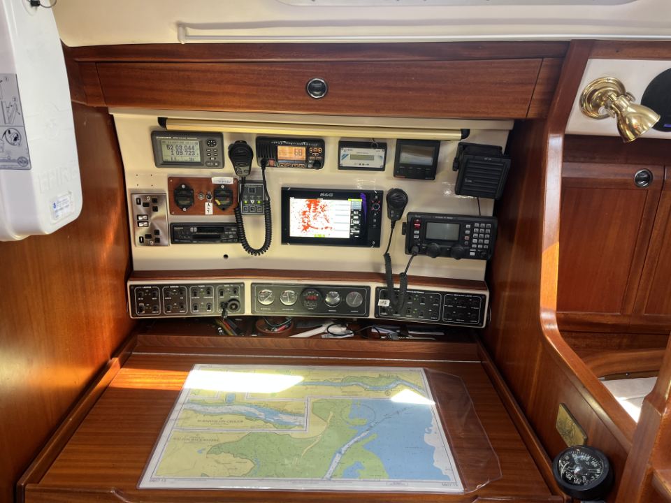 sweden-yachts-370-bloom-10